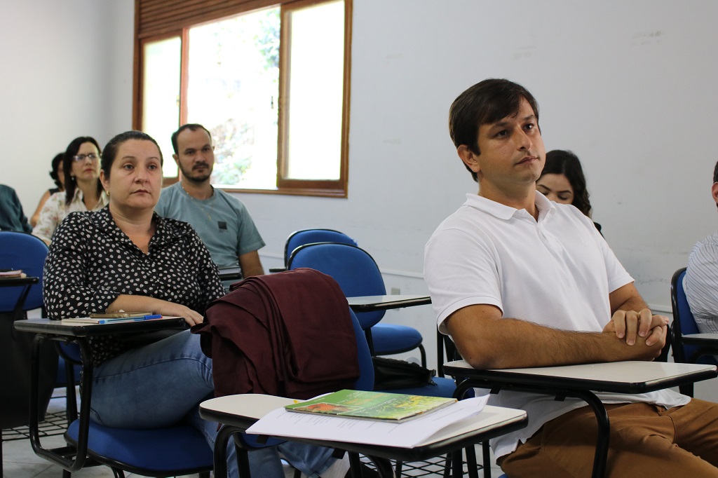 Os vereadores Prof. Giovane Prando e Gregorio Venturim e a chefe de gabinete Josiana Novelli participaram da oficina sobre meio ambiente. 