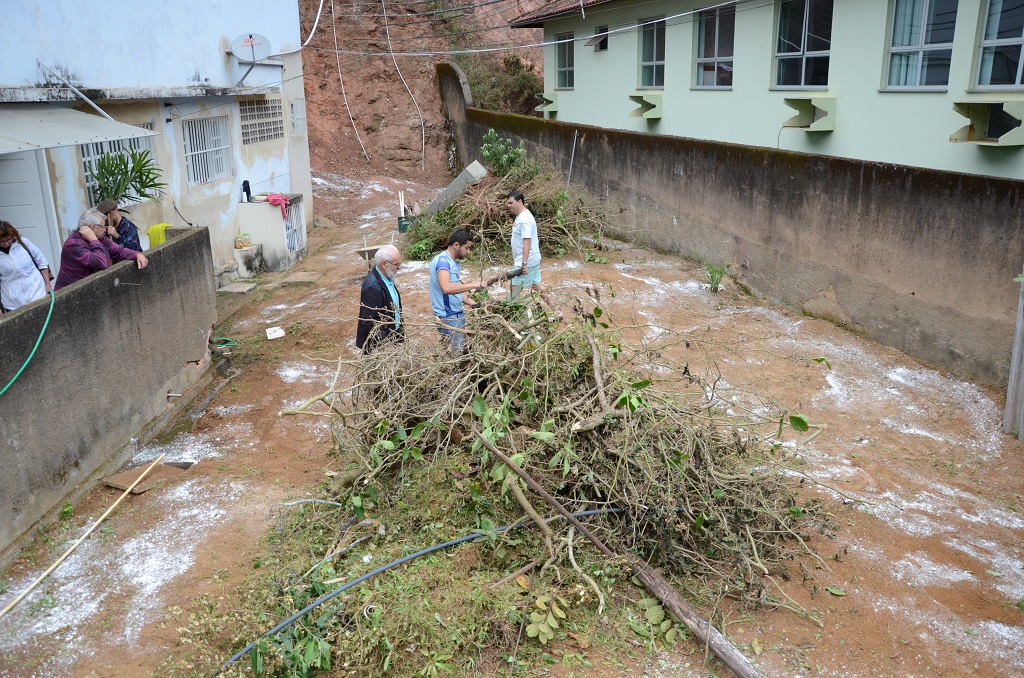 Por conta das chuvas, mutirão para preparar a horta comunitária foi transferido para o próximo sábado, dia 3 de novembro
