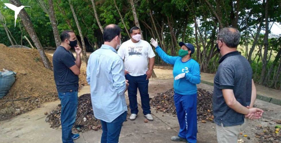 Vereadores vão ao município de Mucurici para conhecer de perto o trabalho do centro de triagem de resíduos do município.