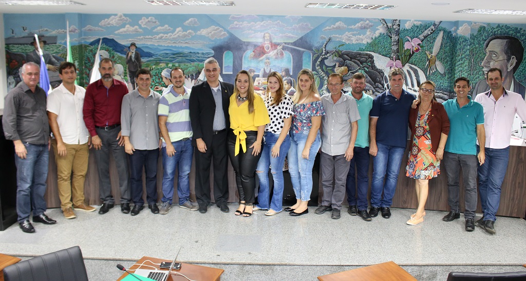 Servidoras de Santa Teresa são homenageadas por premiação em congresso estadual