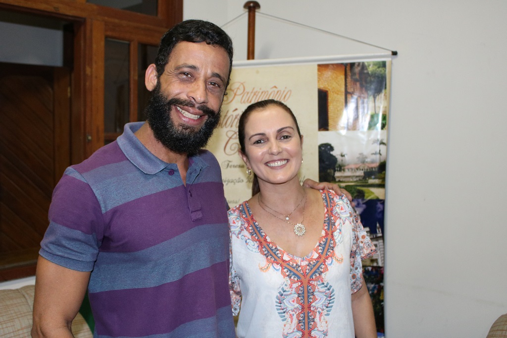 O Sec. de Turismo e Cultura, Marcelo Anacleto, e a profa. de história, Márcia Regina