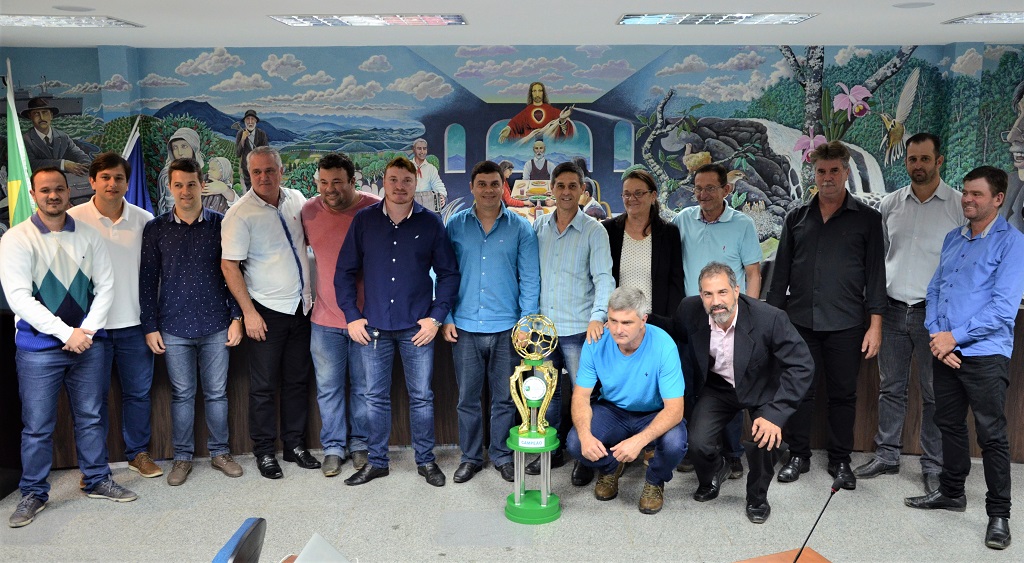 Time de futsal recebe Moção de Congratulações da Câmara