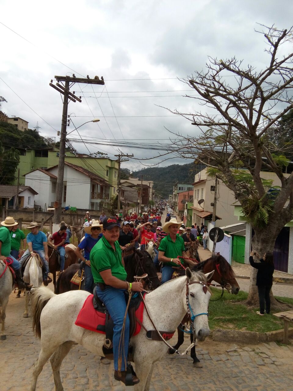 Cavaleiros percorreram bairros da cidade em destino ao Parque de Exposições.