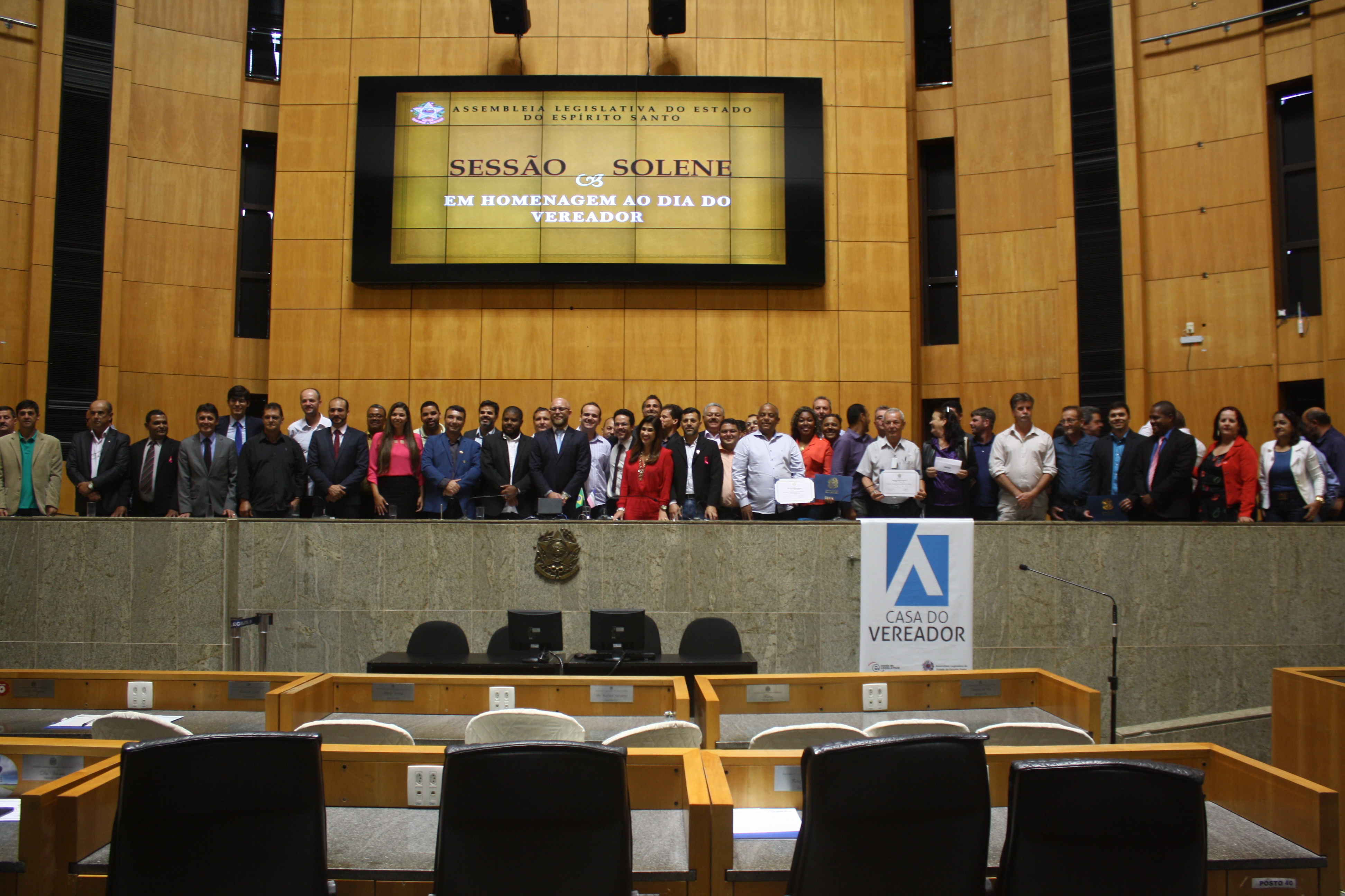 Vereadores recebem homenagem na ALES pelo dia do vereador