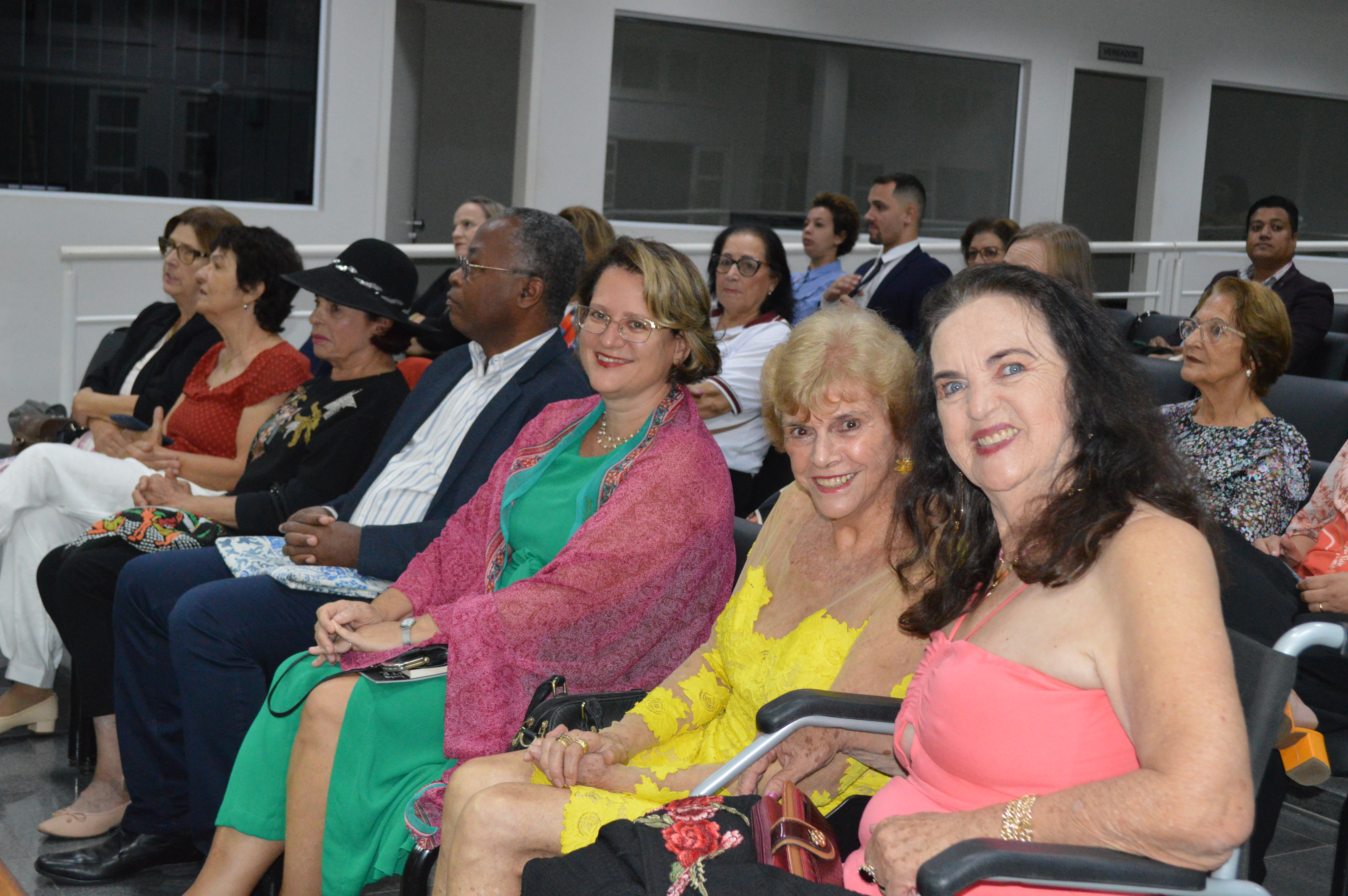 Câmara de Santa Teresa sedia homenagem ao Dia da Poetisa Capixaba realizado pela Aleast