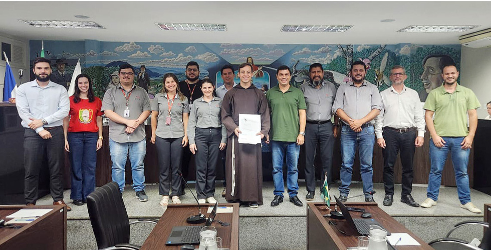  Câmara Municipal de Santa Teresa homenageia Faculdade ESFA por conquista da nota máxima no MEC