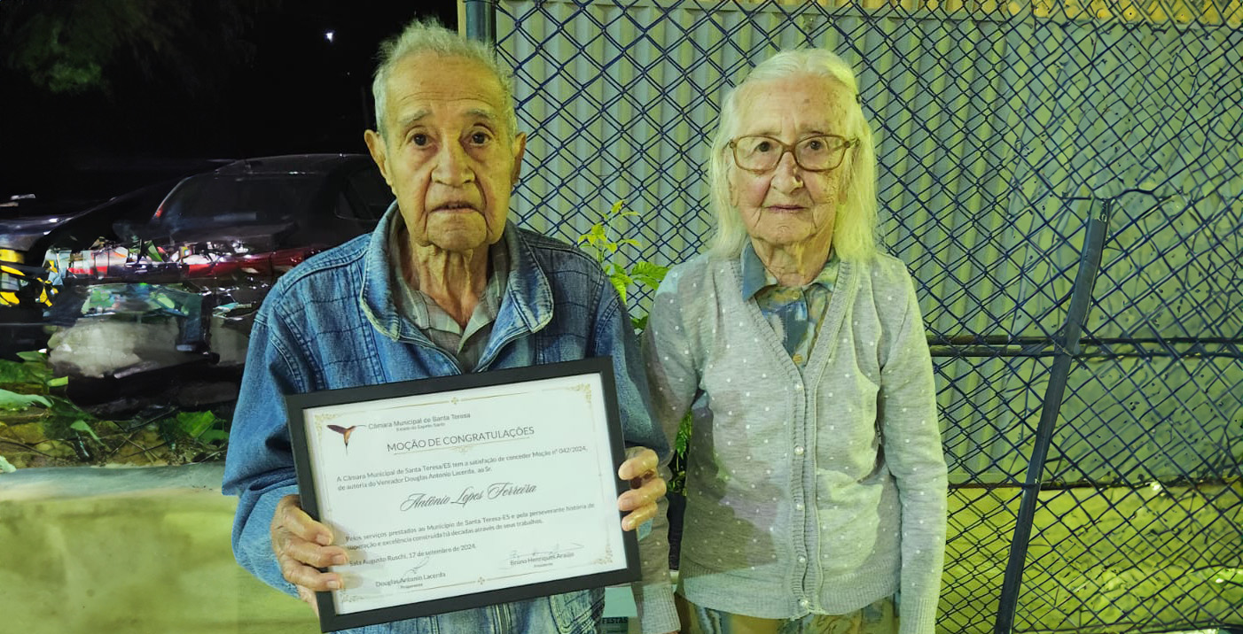 Câmara Municipal Entrega Moção de Congratulações a Antônio Lopes Ferreira em Sessão Itinerante